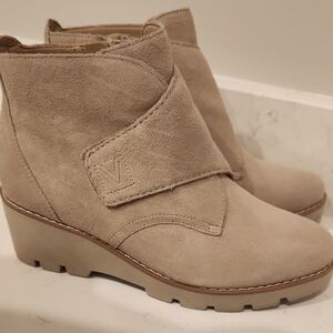 Vionic Abby Wedge Ankle Bootie Size 7M